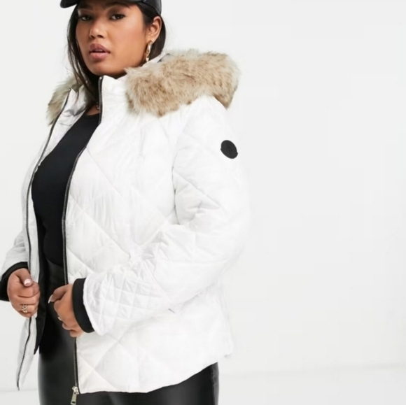 River Island Plus padded puffer jacket with faux fur hood in whit - Picture 2 of 5
